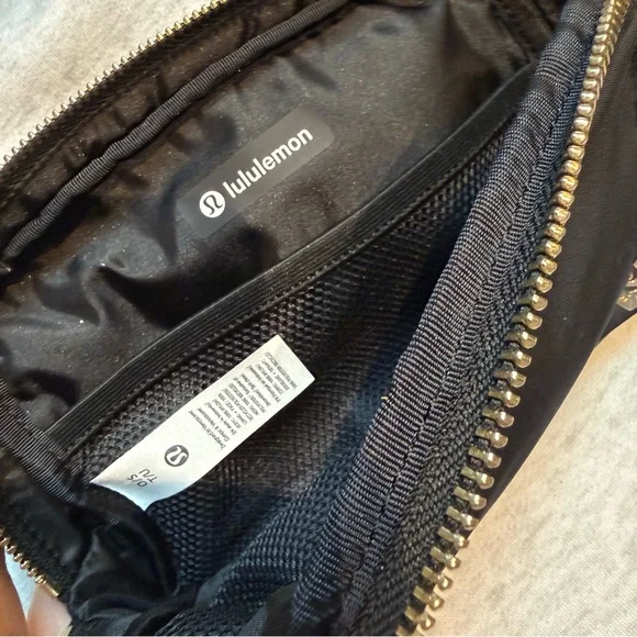 Brand New Lululemon Belt Bag - Picture 4 of 4